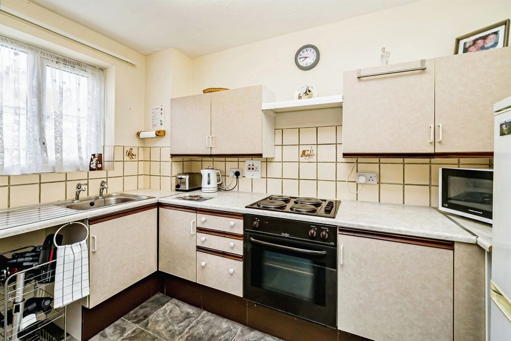 Property photo 2 of 14