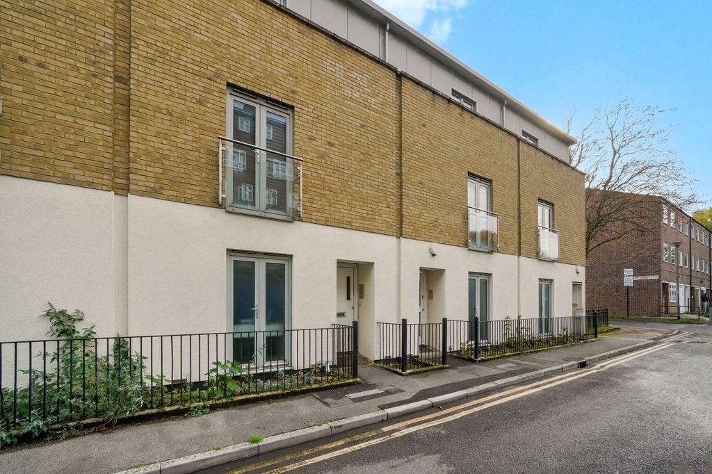 Property photo 3 of 15 Picture No. 02