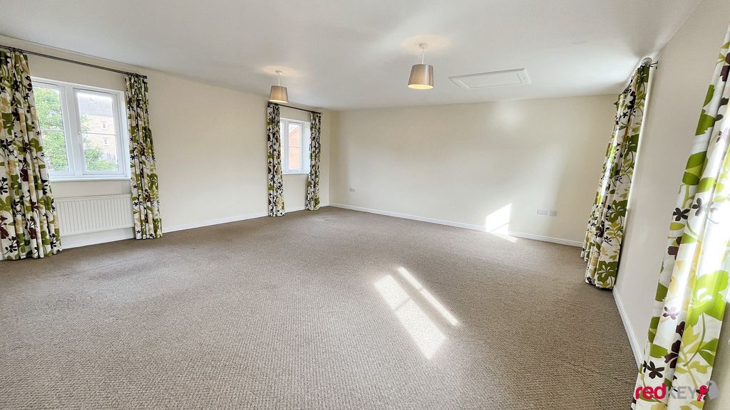 Property photo 2 of 10 Lounge
