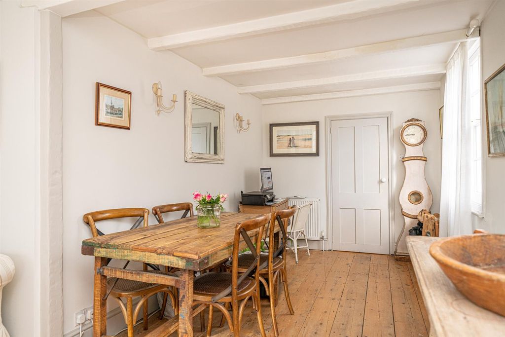 Property photo 3 of 15 18-Chapel-Street-1003.Jpg