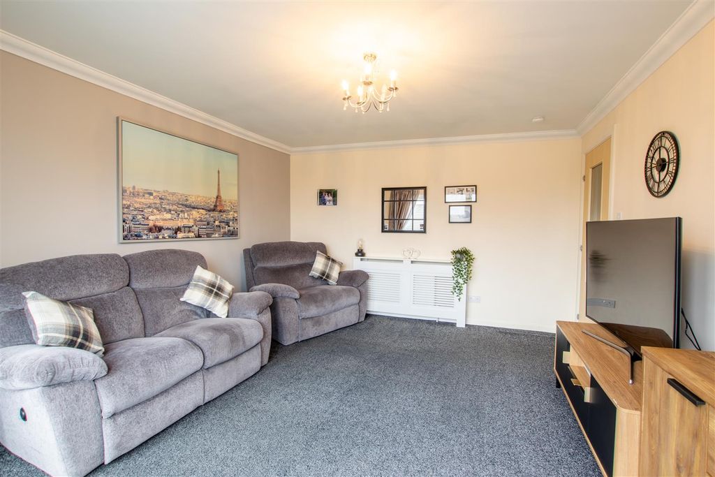 Property photo 3 of 15 Lounge.Jpg