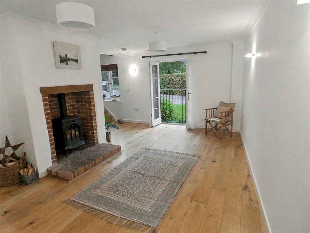 Property photo 2 of 18 Sitting Room