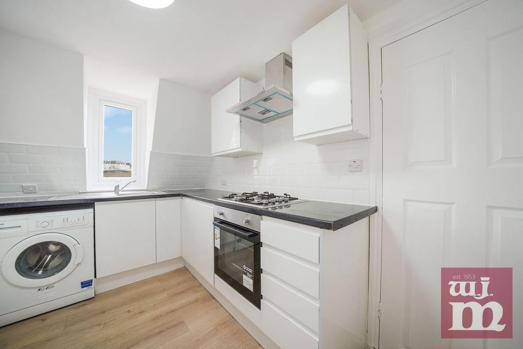 Property photo 2 of 8 Kitchen