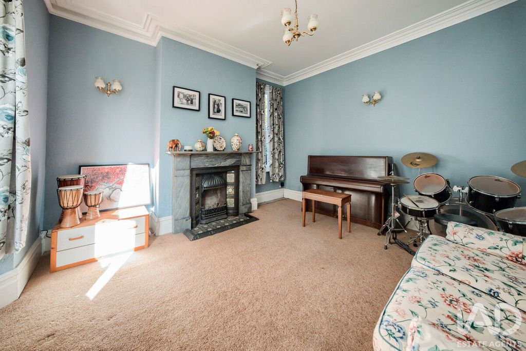 Property photo 3 of 37