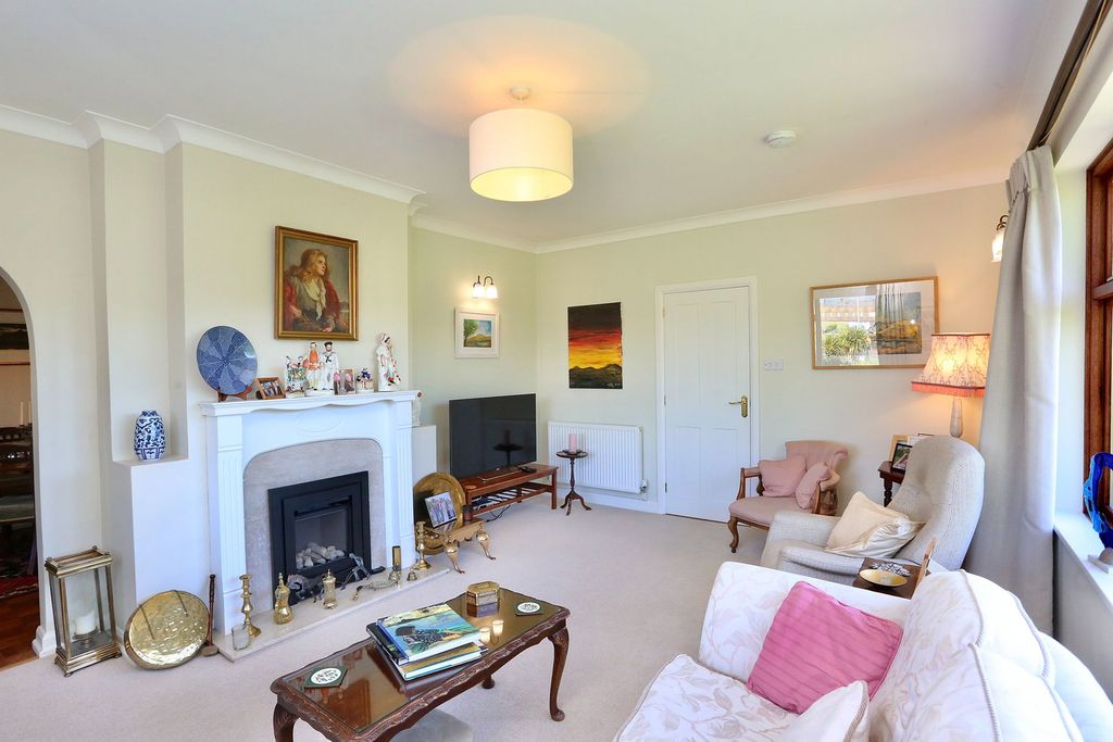 Property photo 2 of 40