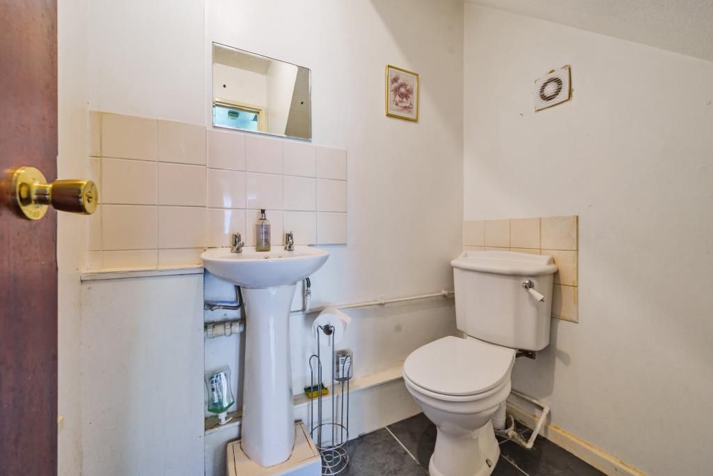 Property photo 3 of 11 Bathroom