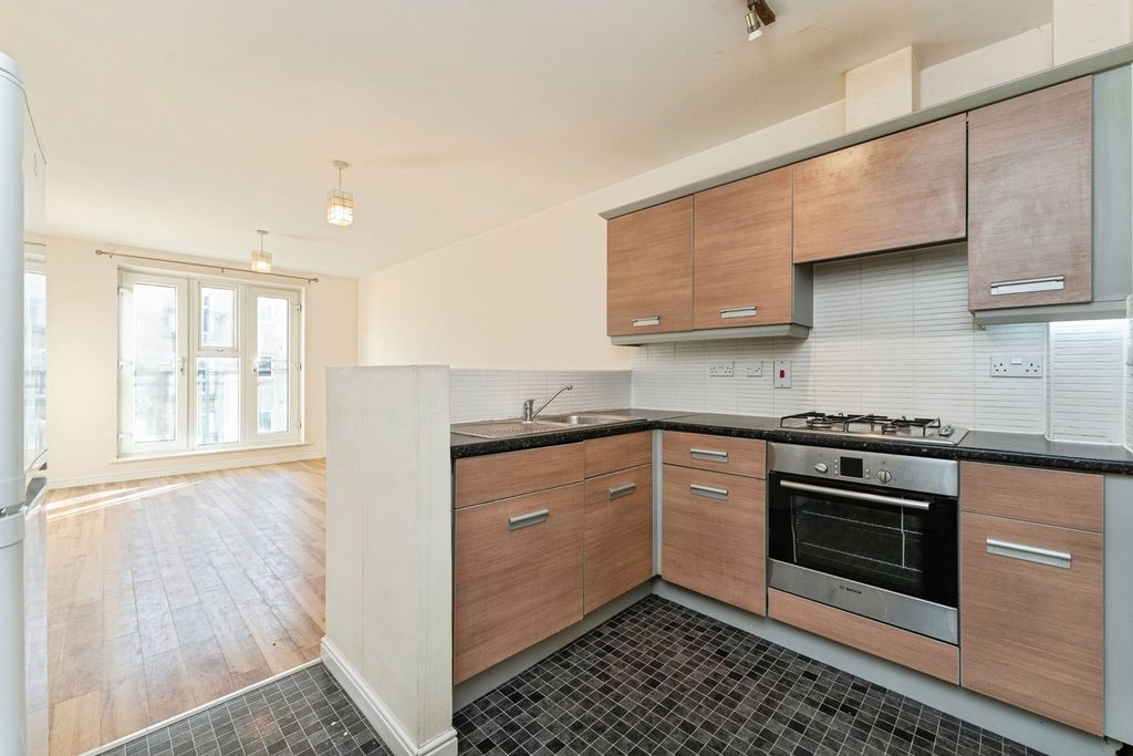 Property photo 2 of 12 Pbox-Img.Jpg