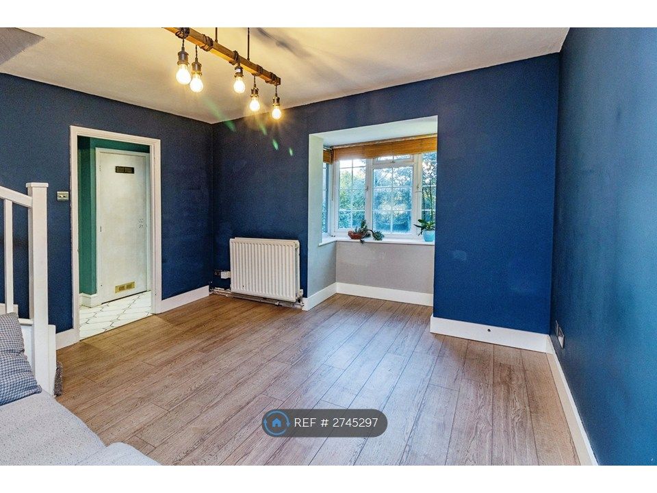 Property photo 2 of 19 Lounge