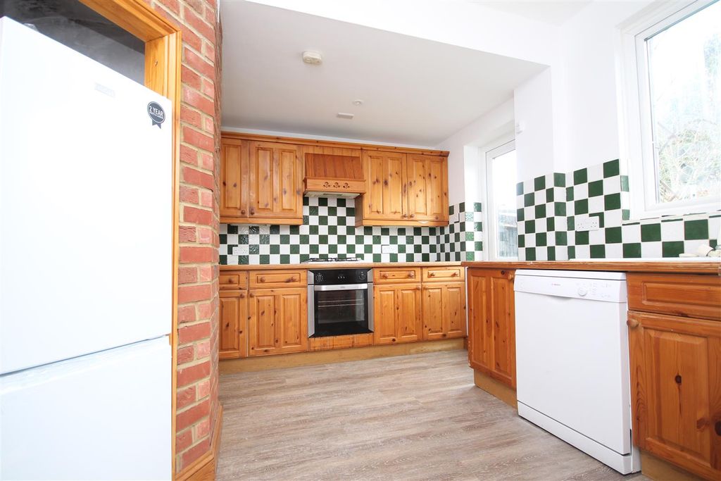 Property photo 2 of 9 Kitchen