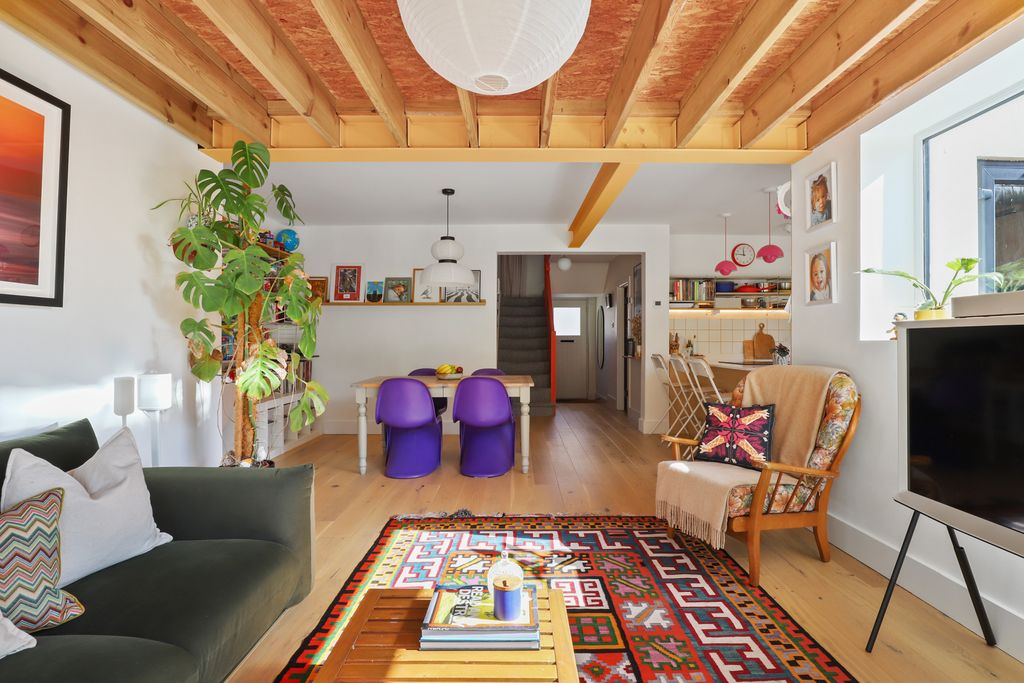 Property photo 3 of 17 63 Auckland Road, Se19 - 3