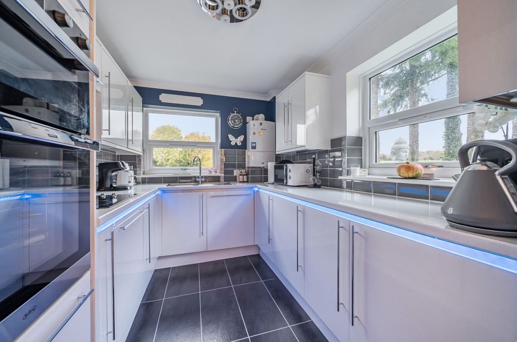 Property photo 3 of 11 1374814-22-6904Eb...