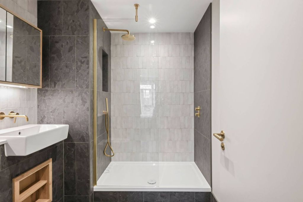 Property photo 1 of 29