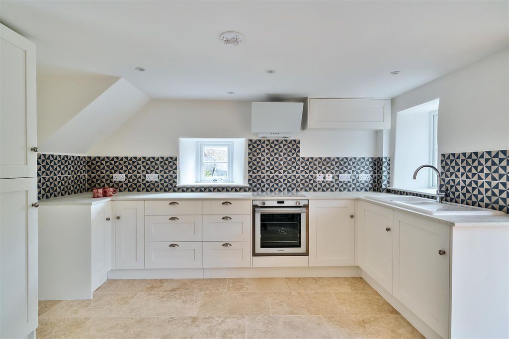 Property photo 2 of 14 Kitchen