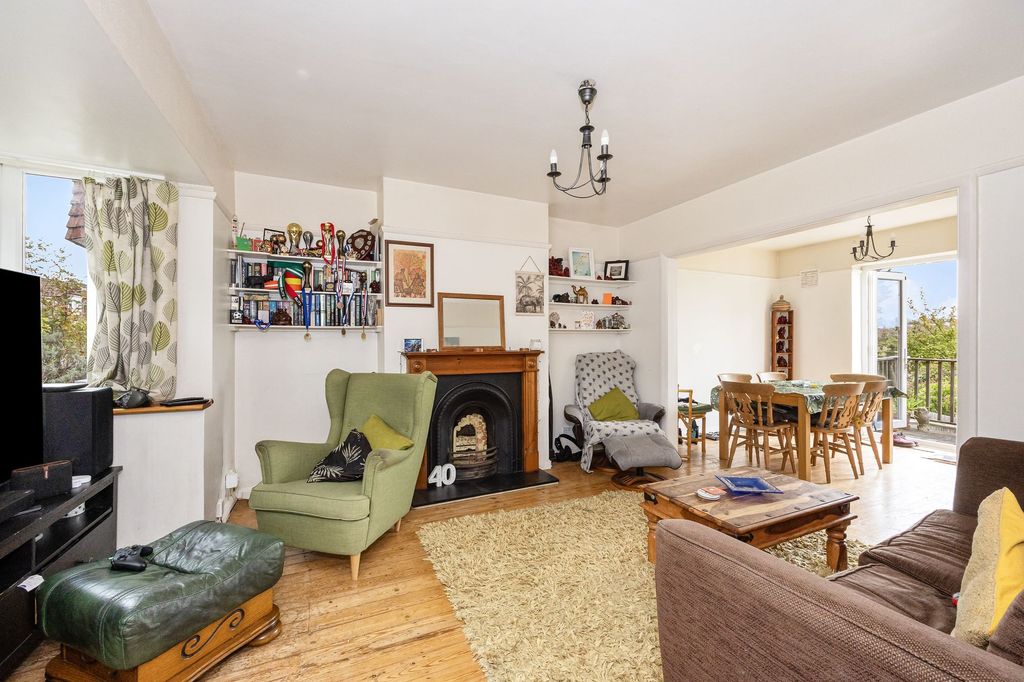 Property photo 3 of 21