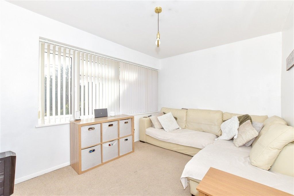 Property photo 2 of 9 Lounge