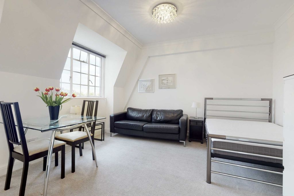 Property photo 2 of 12 Photo