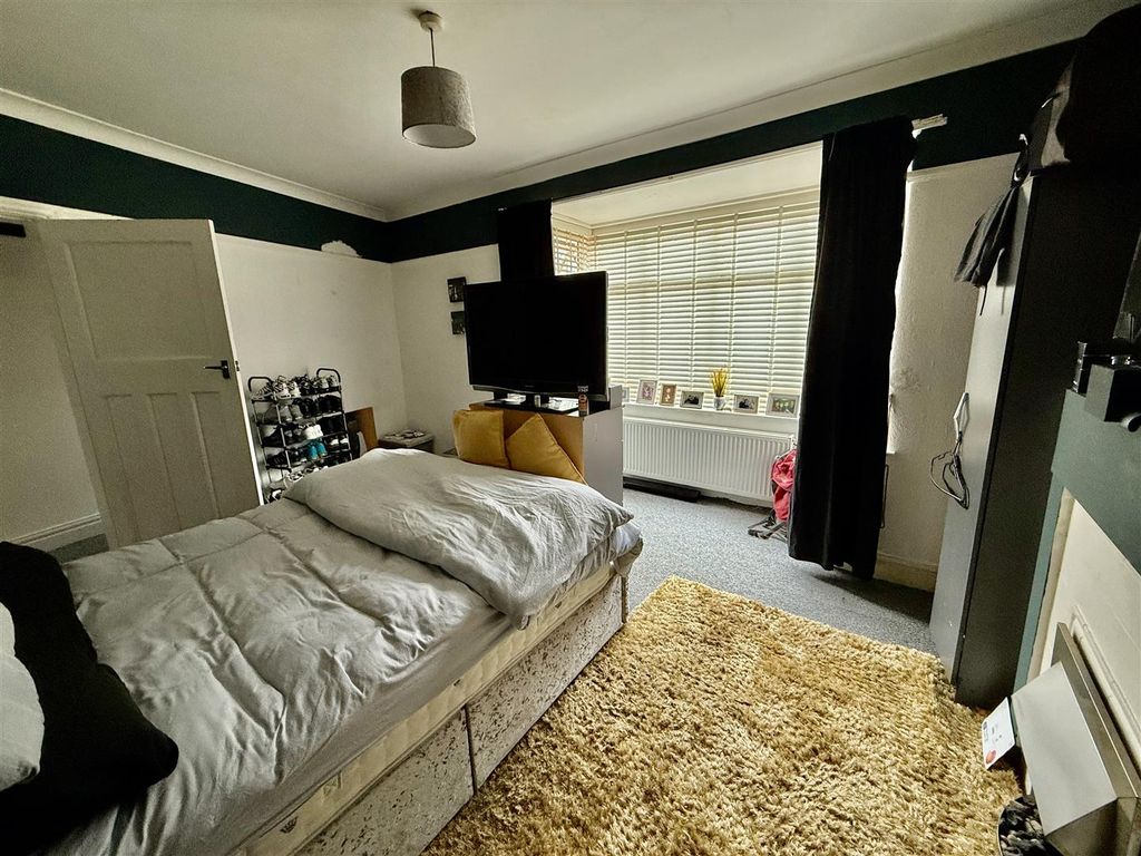 Property photo 2 of 10 Bedroom One