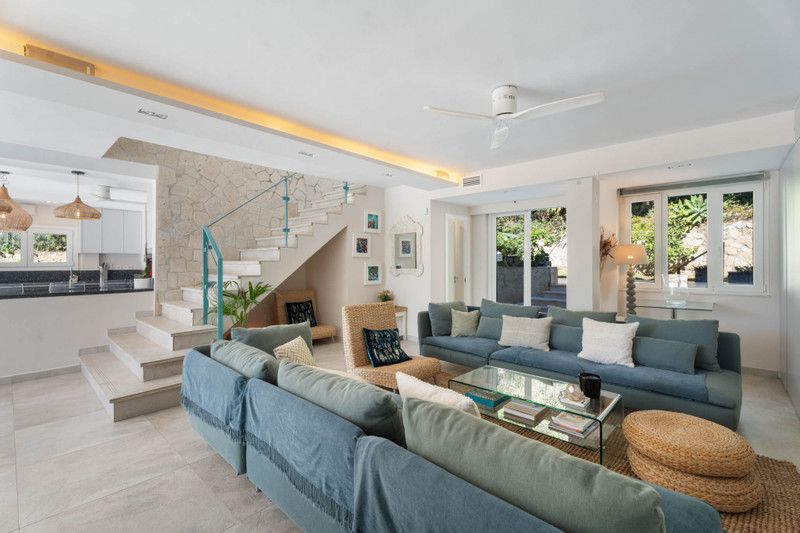 Property photo 3 of 49