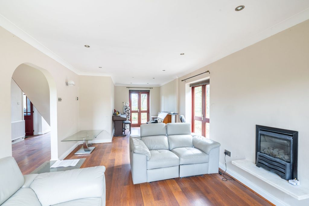 Property photo 2 of 10