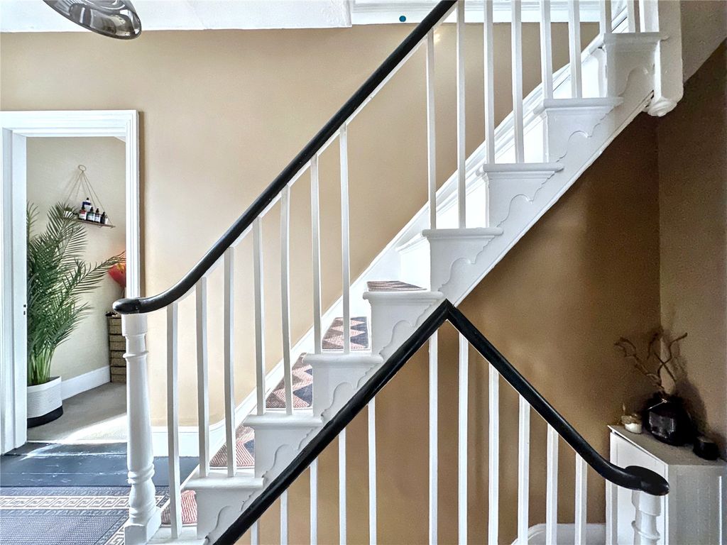 Property photo 3 of 13 Landing