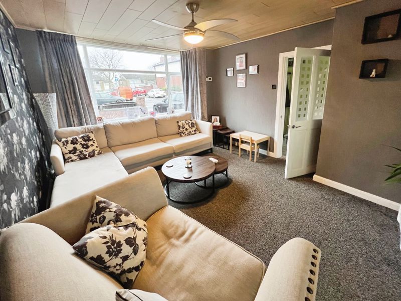 Property photo 2 of 19 Lounge