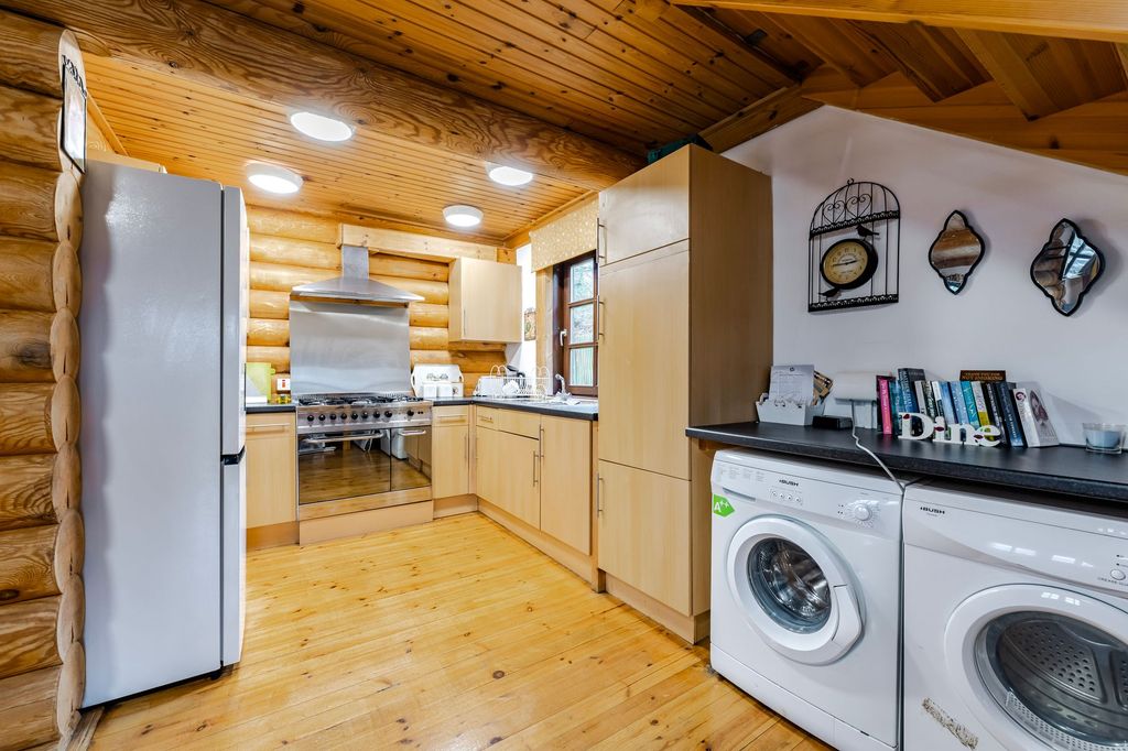 Property photo 2 of 21