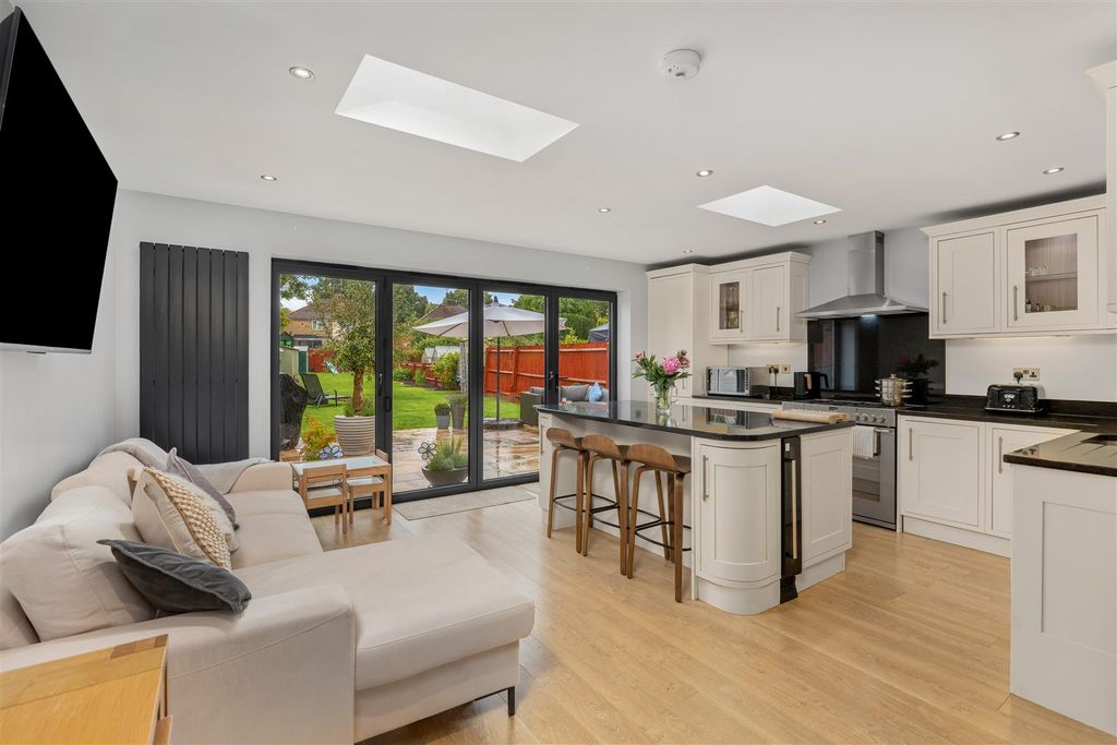 Property photo 2 of 16 302 Warwick Road, Banbury-12.Jpg