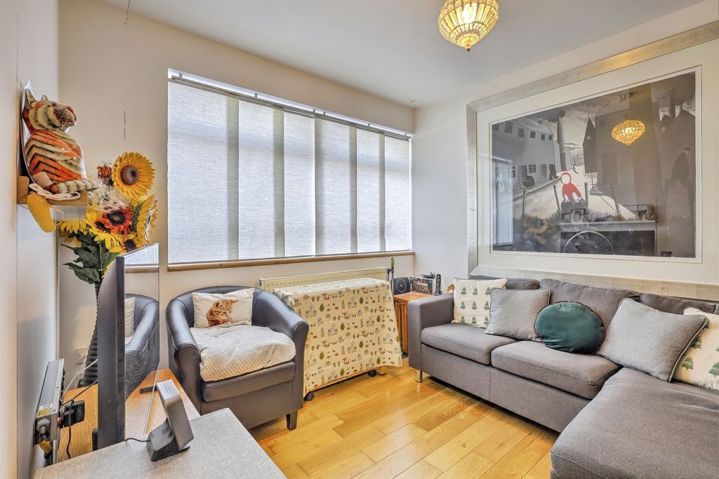 Property photo 2 of 19