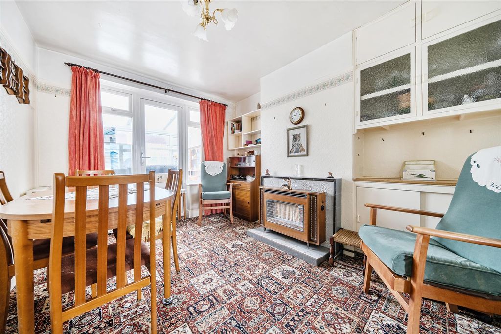 Property photo 3 of 15 Dining Room