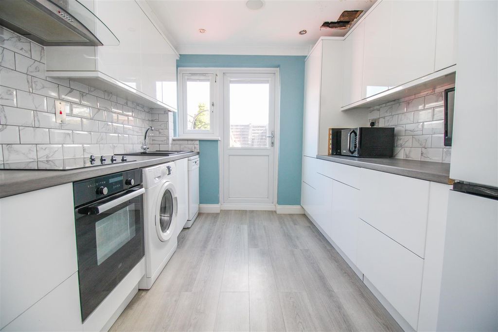 Property photo 3 of 12 Img_2390.Jpg