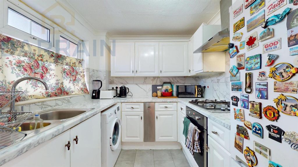 Property photo 3 of 11 New Fitted Kitchen At Beckton For Sale At E6 By Barrain London Estate Agency