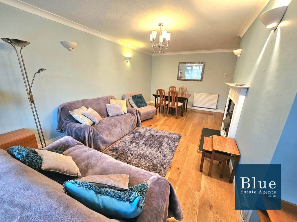 Property photo 1 of 13 Lounge