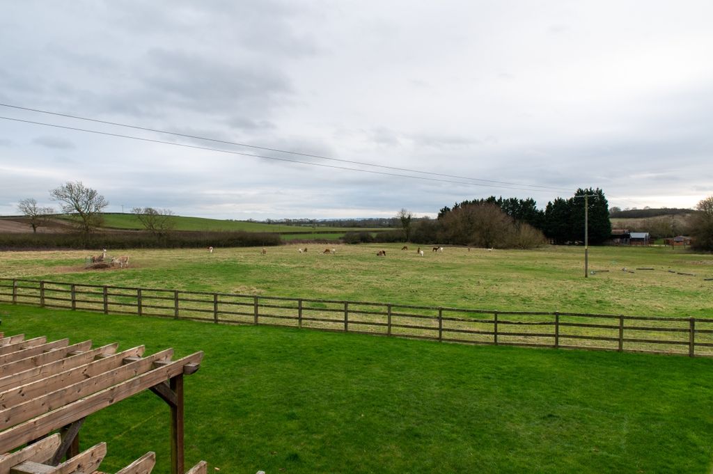 Property photo 2 of 28