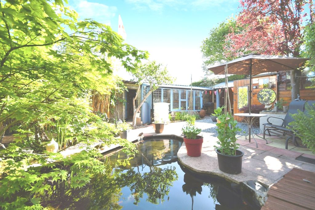 Property photo 2 of 31