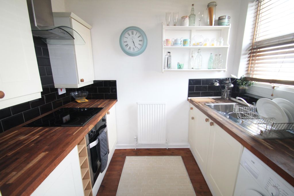 Property photo 2 of 5 Kitchen