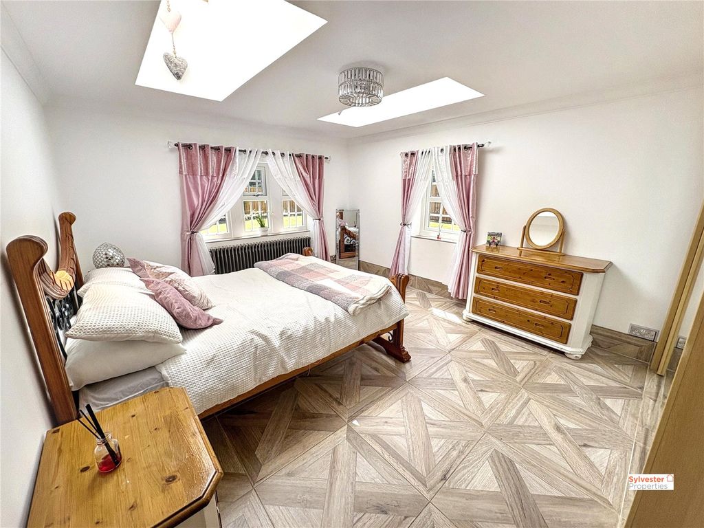 Property photo 3 of 35 Picture No. 02