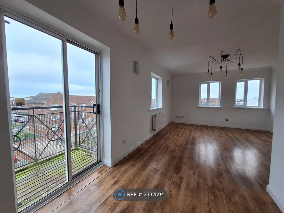 Property photo 1 of 12 Spacious Airy Living Room And Dining Area