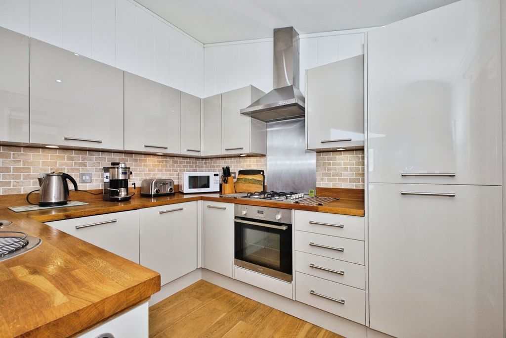 Property photo 2 of 18 Pbox-Img.Jpg