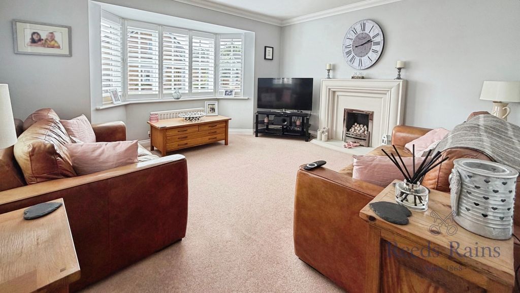 Property photo 2 of 16 Pbox-Img.Jpg
