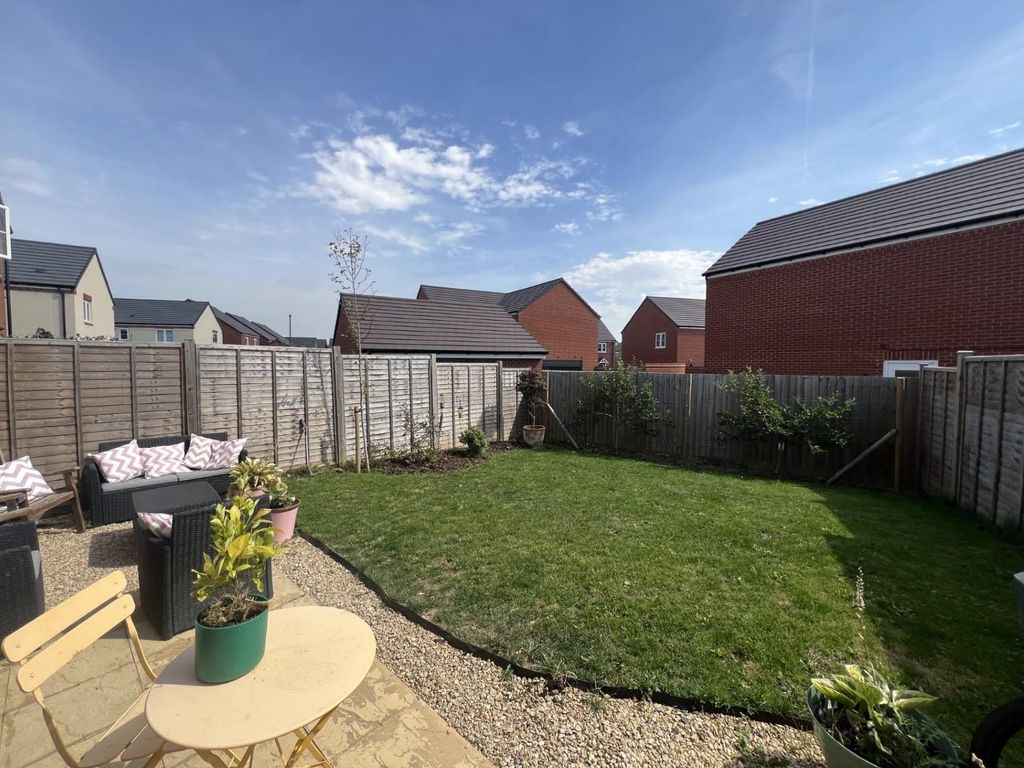 Property photo 2 of 13 21 Whatling Way - Garden.Jpeg