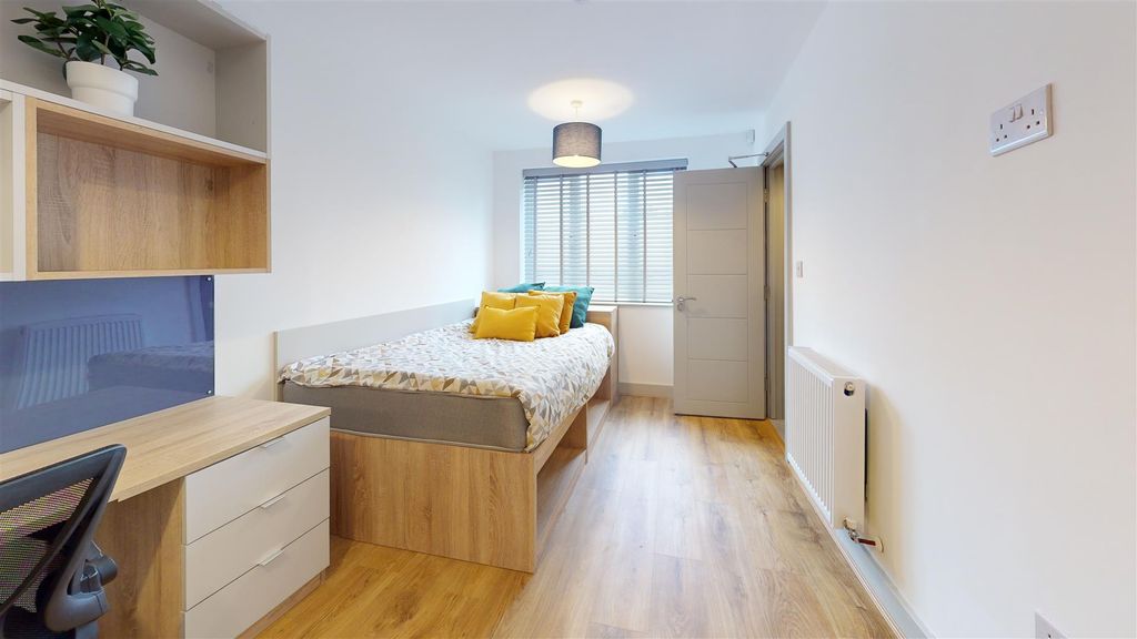 Property photo 3 of 15 Bedroom