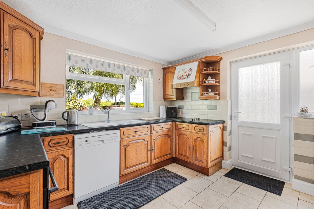 Property photo 3 of 25 Kitchen