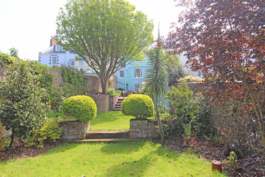 Property photo 2 of 16 Photo 1