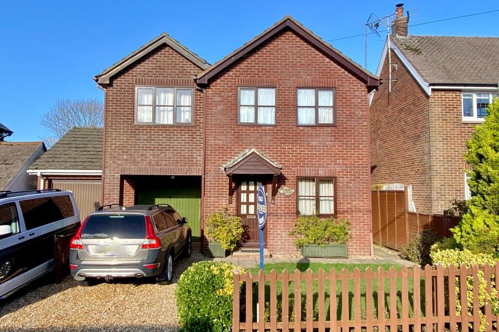 Property photo 1 of 17 3 Bedroom Detached House For Sale