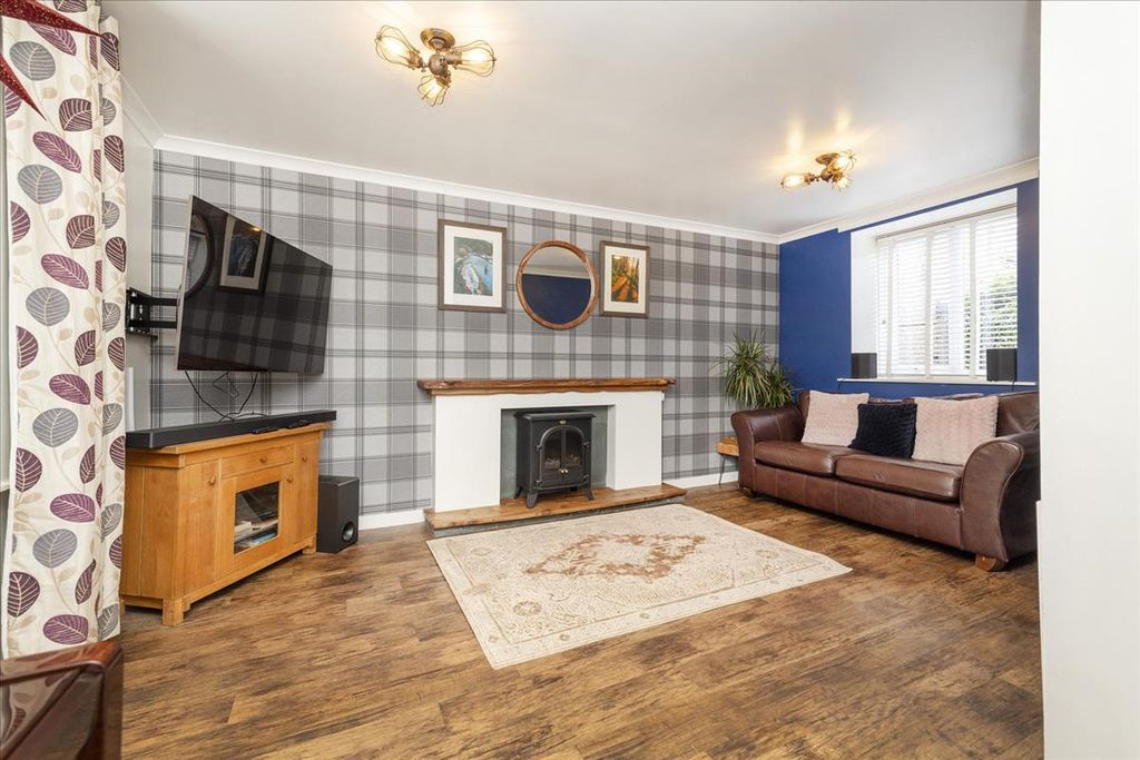Property photo 2 of 30