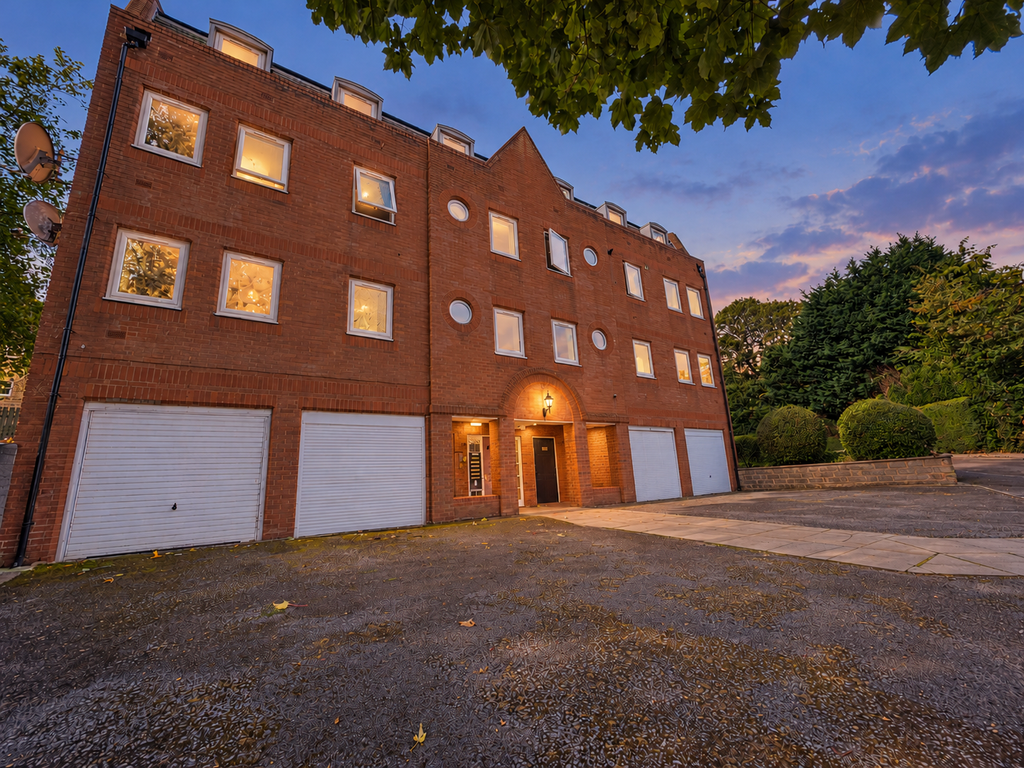 Property photo 1 of 12