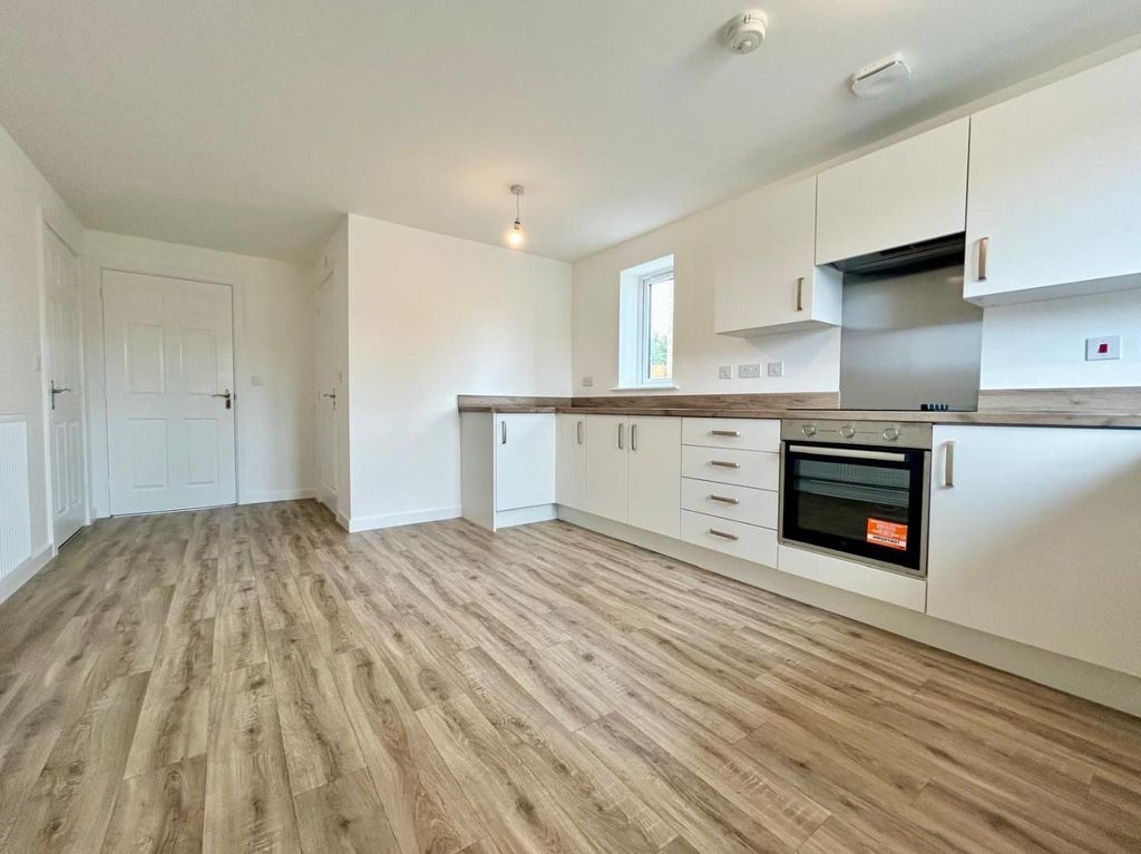 Property photo 3 of 15 Kitchen 2.Jpg