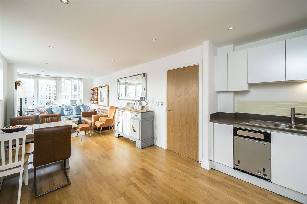 Property photo 3 of 8 Picture No. 10