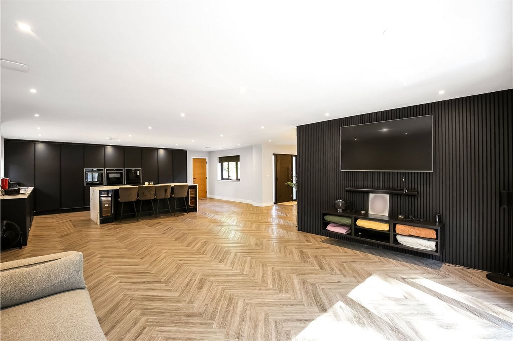 Property photo 3 of 14 Picture No. 10