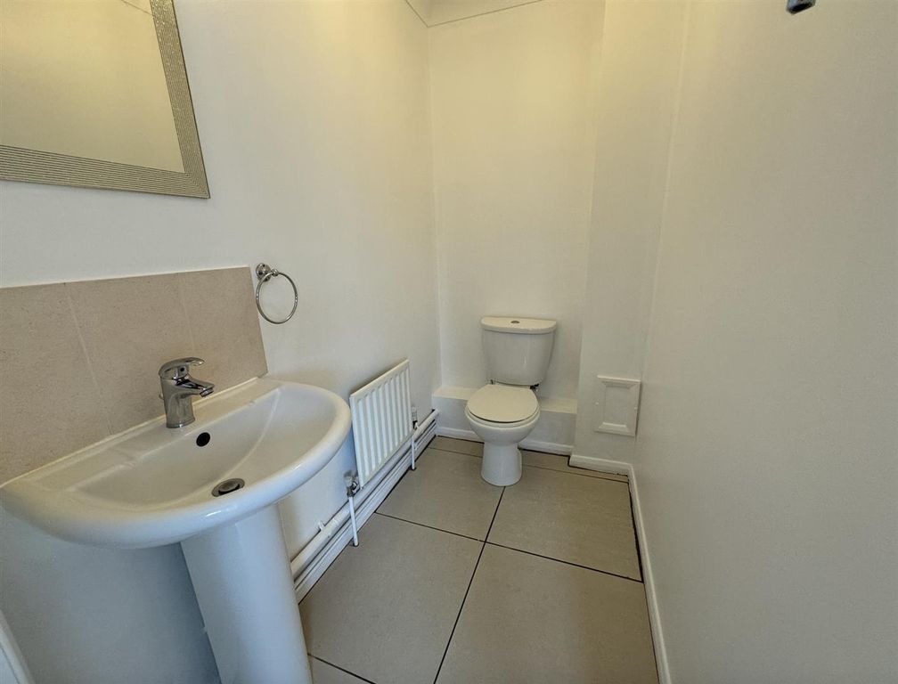 Property photo 3 of 12 Cloakroom